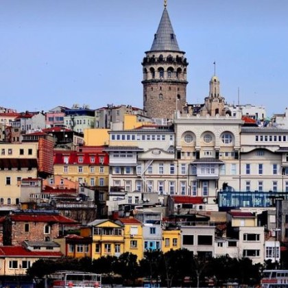 Училищата и университетите в Истанбул ще бъдат затворени за два