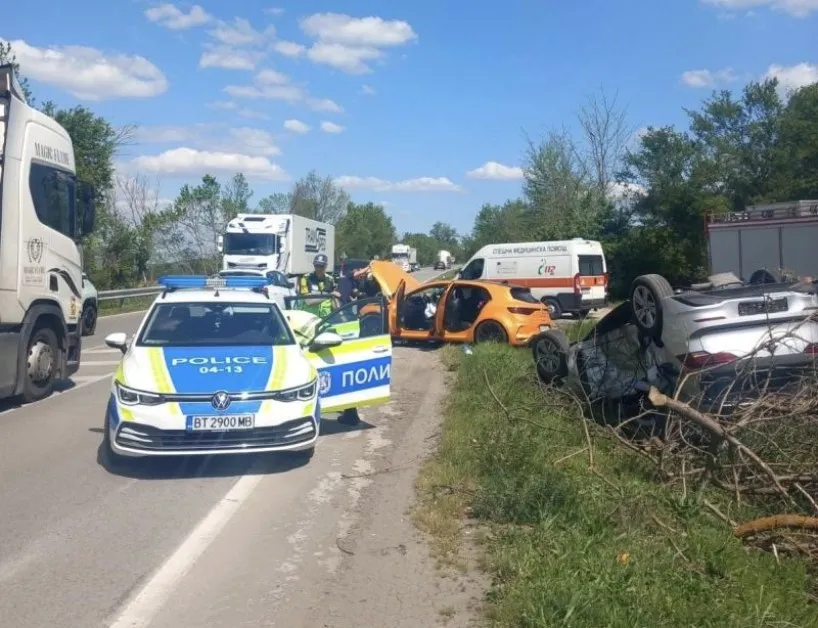 Брутална катастрофа край Велико Търново заради изпреварване със 140 км/ч