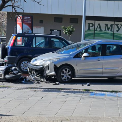 Катастрофа между мотор и лек автомобил стана таи сутрин във