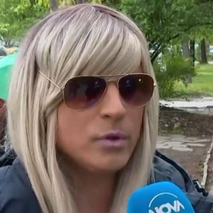 Транссексуална жена е била нападната с меч и пребита в