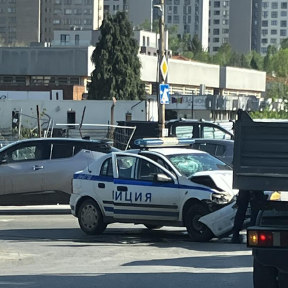 Пътнотранспортно произшествие с участието на полицейски автомобил е станало на