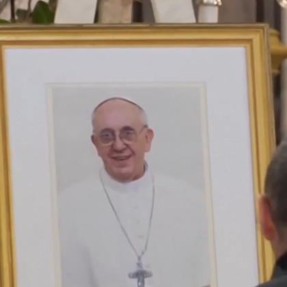 Днес вярващи ще могат за трети ден да се простят