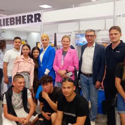 Ученици от СУ Георги Бенковски в Бенковски и ОУ Св