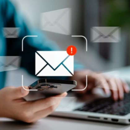 Полицията в Ловеч е задържала 18 годишен младеж за интернет измами