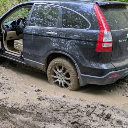 Екип на Аварийно спасителния отряд към Община Перник спаси жена която