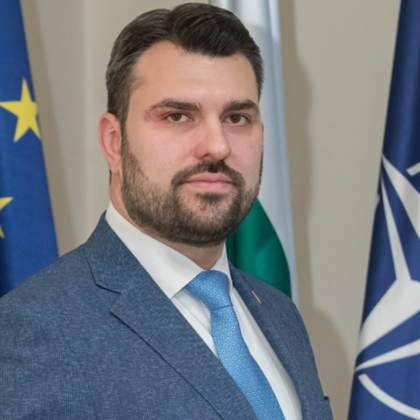 Изразяваме най дълбоката си съпричастност и съболезнования към всички католици с