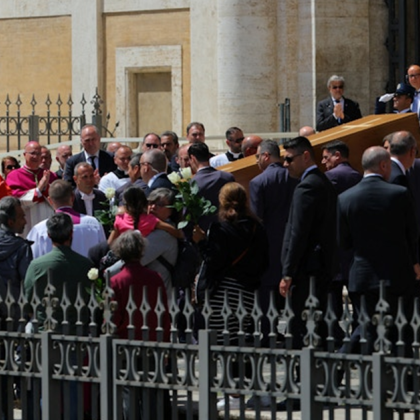 Пресслужбата на Ватикана съобщи че според нови данни над 250