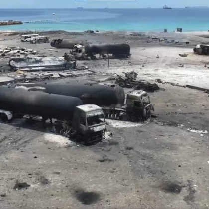 Трима руски моряци част от екипажа на петролен танкер са