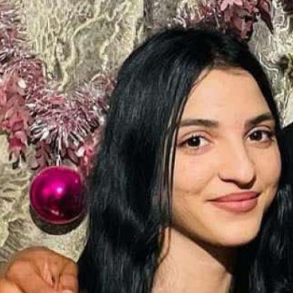 17 годишното момиче от Плевен – Синди Маринова която бе обявена