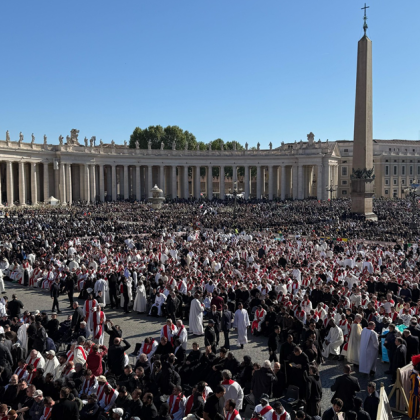 Около 140 000 души се събраха на площад Свети Петър