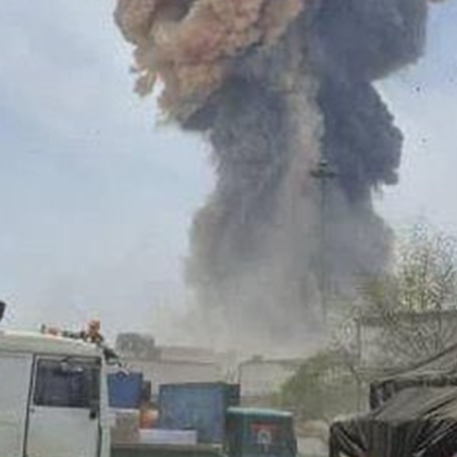 Танкер за газ е избухал на пристанището край южния ирански