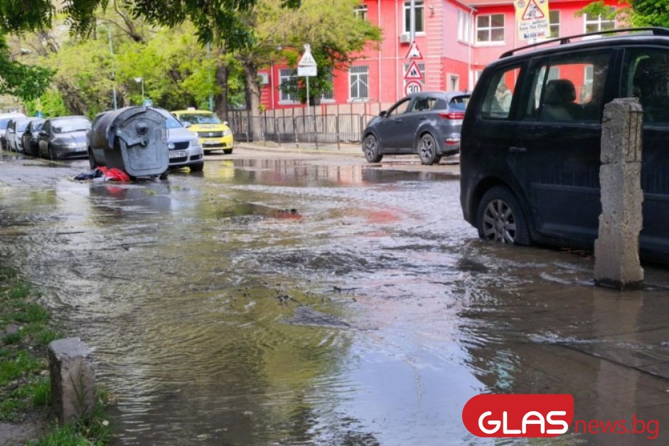 ВиК авария в центъра на Пловдив СНИМКИ