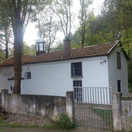 Неизвестни са направили опит за кражба от Батановския манастир Възнесение Господне