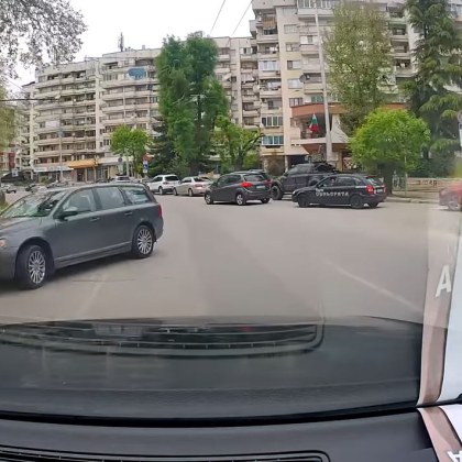 Докато едни протестират заради войната по пътищата която отнема живота