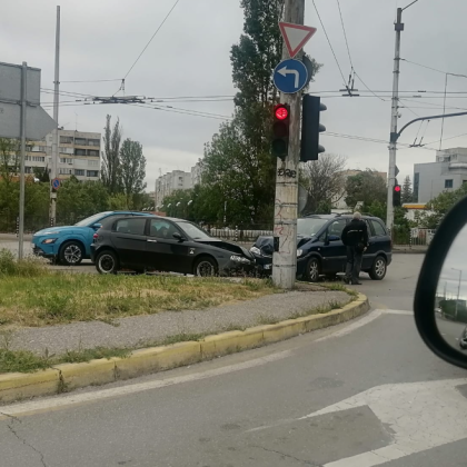 Катастрофа е станала тази сутрин в София Два леки автомобила