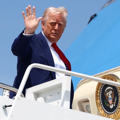 Току що чухме от Доналд Тръмп докато той напуска Вашингтон и