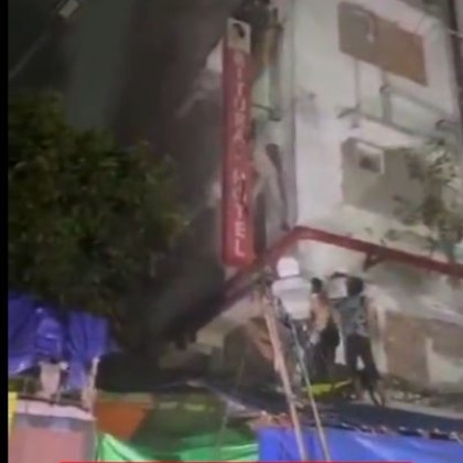 Най малко 14 души включително две деца са загинали след масивен