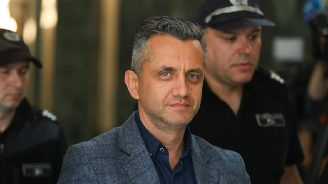 Беляшки остава в ареста