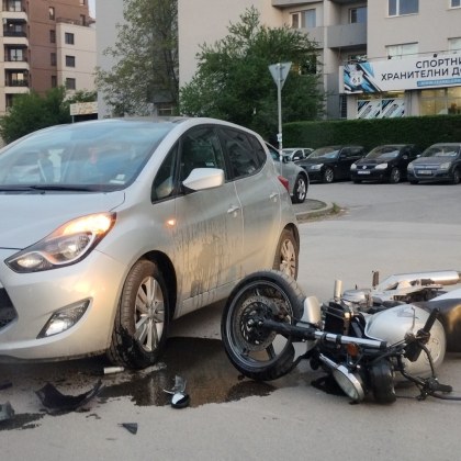 Катастрофа с мотор е станала по рано днес в столичния квартал