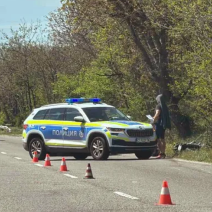 Пътен инцидент с мотоциклетист и лек автомобил е станал на