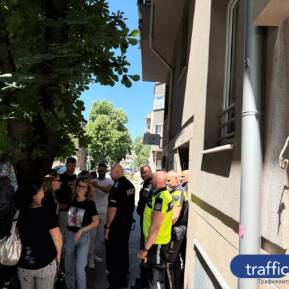 Протестът организиран в памет на 6 годишния Ангел се премести пред