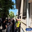 Протестиращите в памет на Ангел окупираха дома на анестезиолога