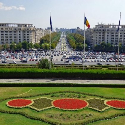 В Румъния днес гласуват за президент За поста се борят