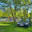 Столична мода? Водач паркира в поляна край детска площадка СНИМКА