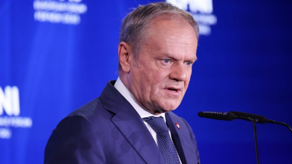 Хвърлиха димна бомба срещу полския премиер Туск