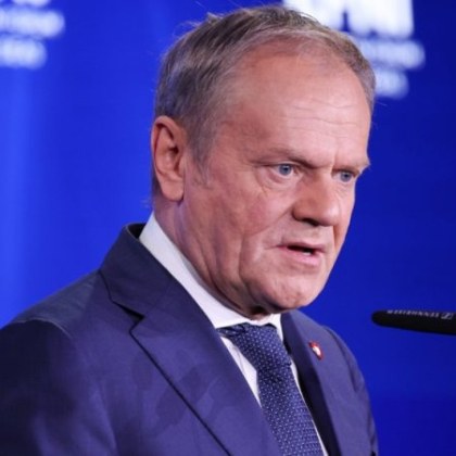 Димна бомба беше хвърлена по полския премиер Доналд Туск докато
