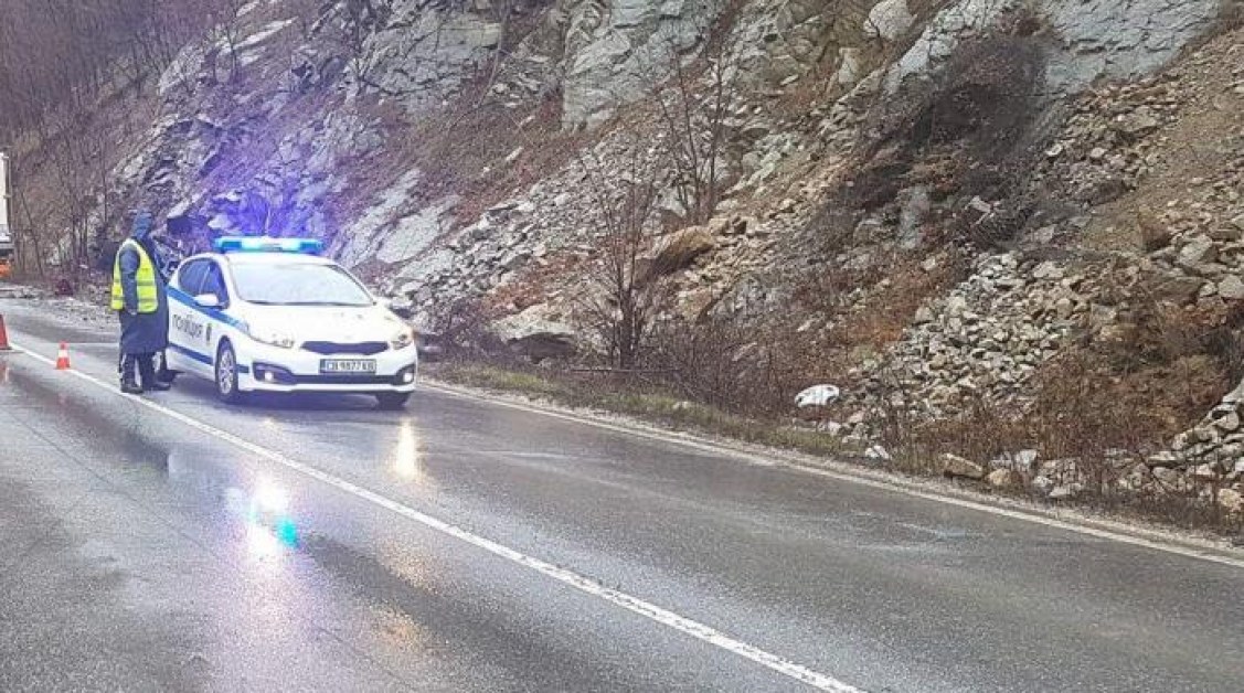 Смърт на пътя: Тежка катастрофа с жертва в Прохода на Републиката*