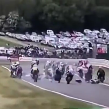 Двама мотористи загинаха след катастрофа с участието на 11 мотоциклета