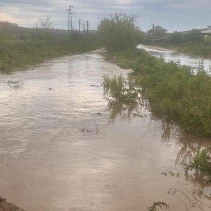 Обилен дъжд в Смилец предизвика бедствено положение в селото Това