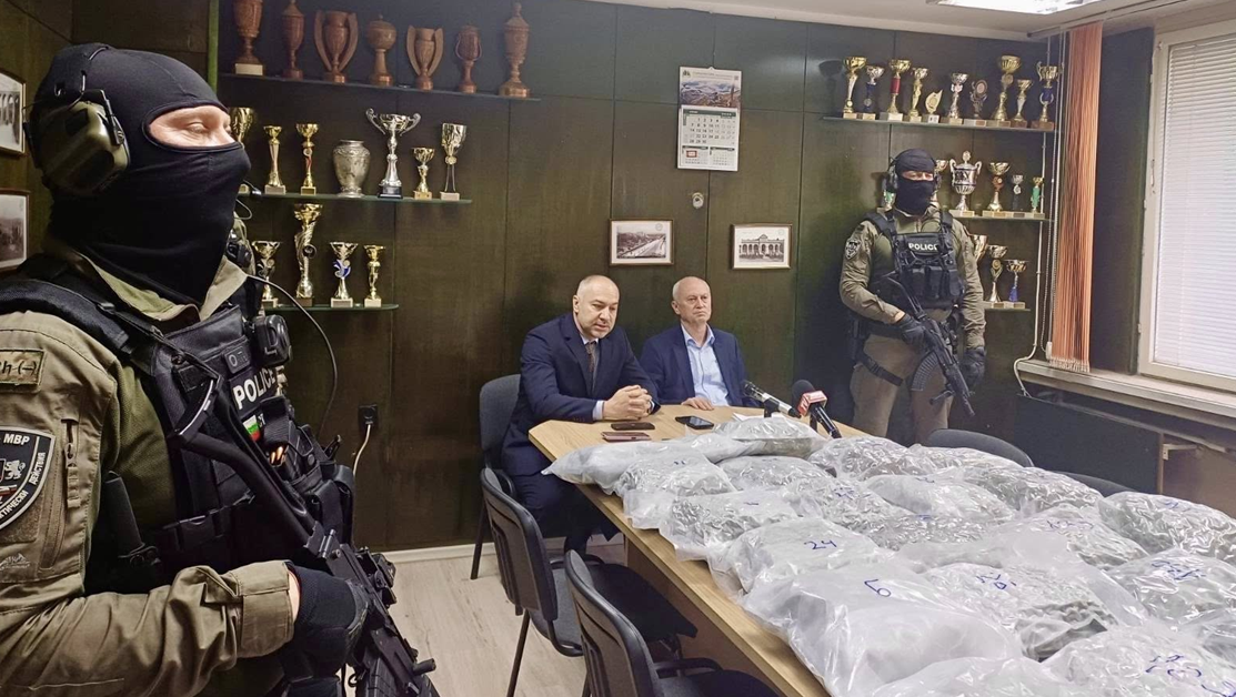 ГДБОП арестува четирима със 145 кг канабис СНИМКИ