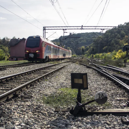 Компанията Сърбия Карго съобщи че снощи на железопътната линия Неготин Зайчар