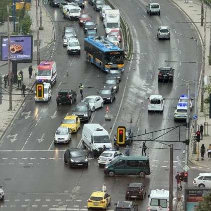 Сериозен пътен инцидент предизвика задръствания в централната част на София