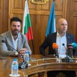 Благо Джизъса и бивше гадже на Алисия даряват 100 компютъра на 5 пловдивски училища