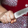 Жена наръга приятеля си с нож, с опасност за живота е