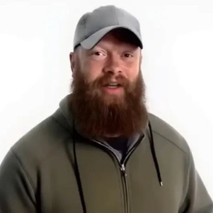 Изкуствен интелект клонинг на починалия американец Крис Пелки говори