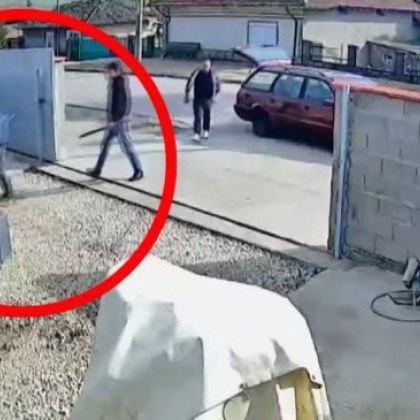 Семейство е било нападнато в двора на къщата си в село