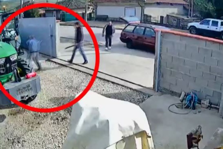 Нападнаха и биха семейство с метална тръба ВИДЕО