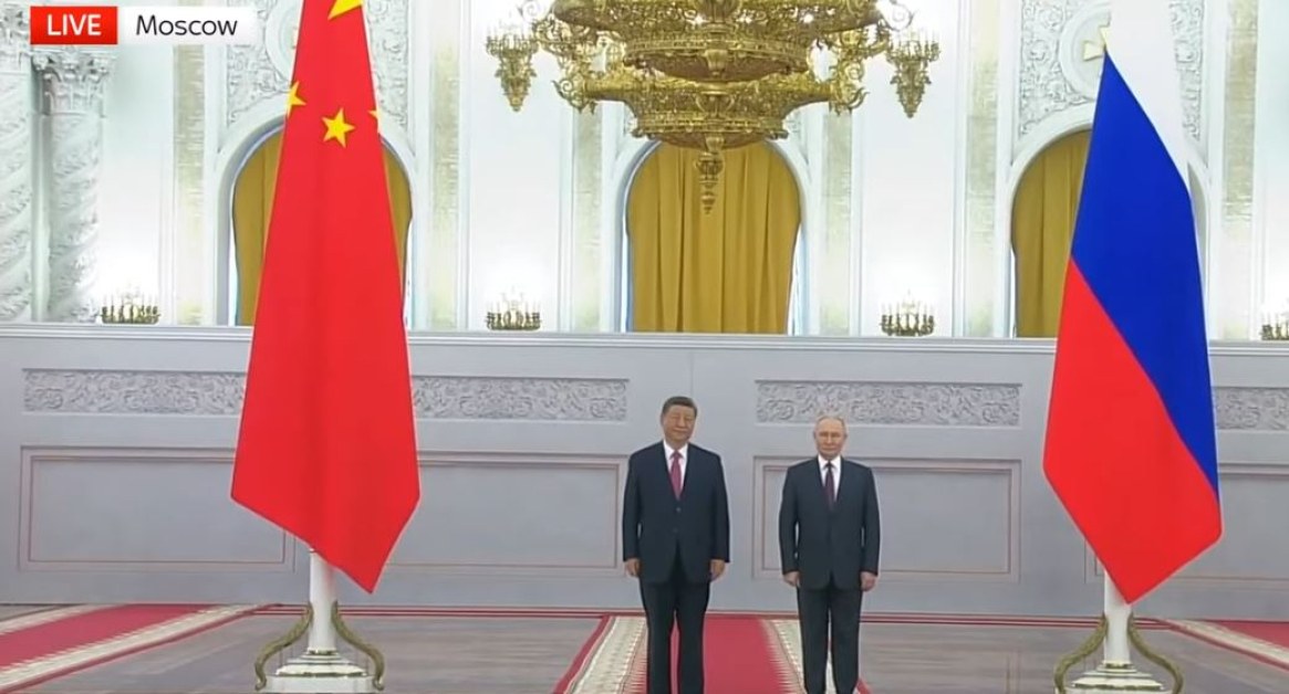 Си Дзинпин пристигна в Кремъл, Путин го нарече „скъп приятел