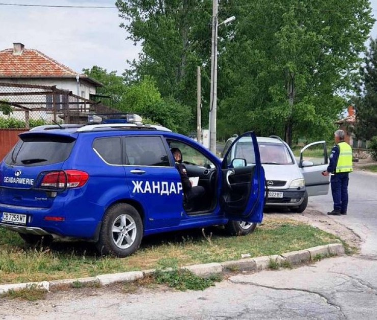 Стреляха по апартамент в София