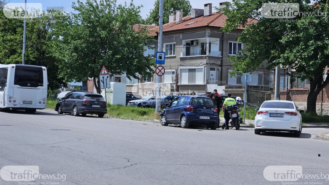 Катастрофа с кола на секретните служби в Пловдив СНИМКИ