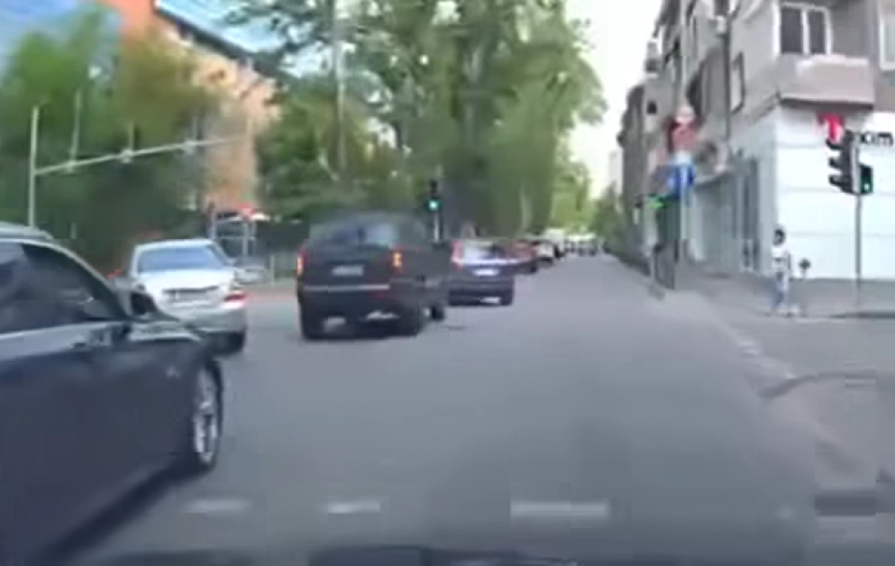 Ляв завой от дясна лента едва не предизвика катастрофа в Пловдив ВИДЕО