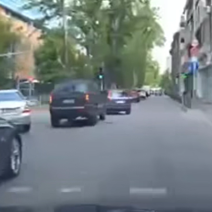 Нова проява на безотговорно шофиране бе заснета на бул Руски