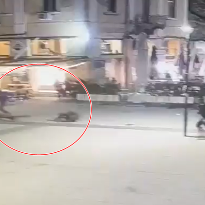 Човек с тротинетка блъсна полицай в центъра на Плевен Какво