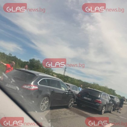 Катастрофа стана преди минути на автомагистрала Тракия Няколко леки автомобила