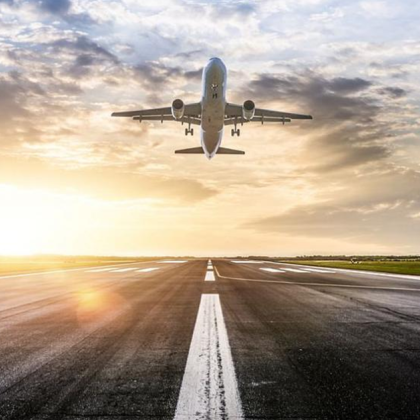 Самолет подготвящ се за полет от лондонското летище Гетуик до