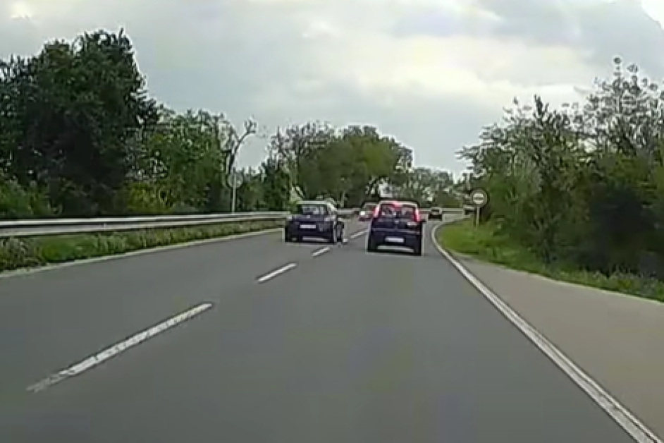 Шофьор се прояви с безразсъдно изпреварване ВИДЕО